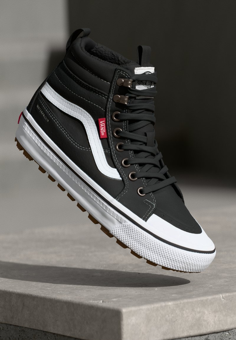 Vans - MTE SK8-HI WATERPROOF INSULATED UNISEX - Baskets montantes - black/white, Agrandir