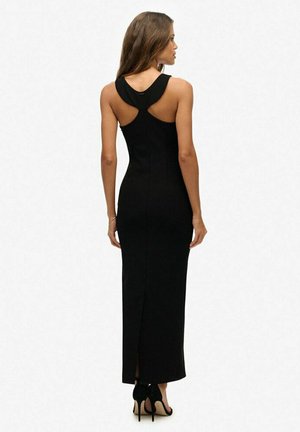 Schwarzes ärmelloses Maxikleid mit einer figurbetonten Silhouette, das über einen runden Halsausschnitt und einen Schlitz im Rücken verfügt. Glatte Stoffqualität und minimalistisches Design.