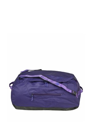 Grand sac de sport violet avec bandoulière ajustable, deux compartiments zippés et base renforcée noire.