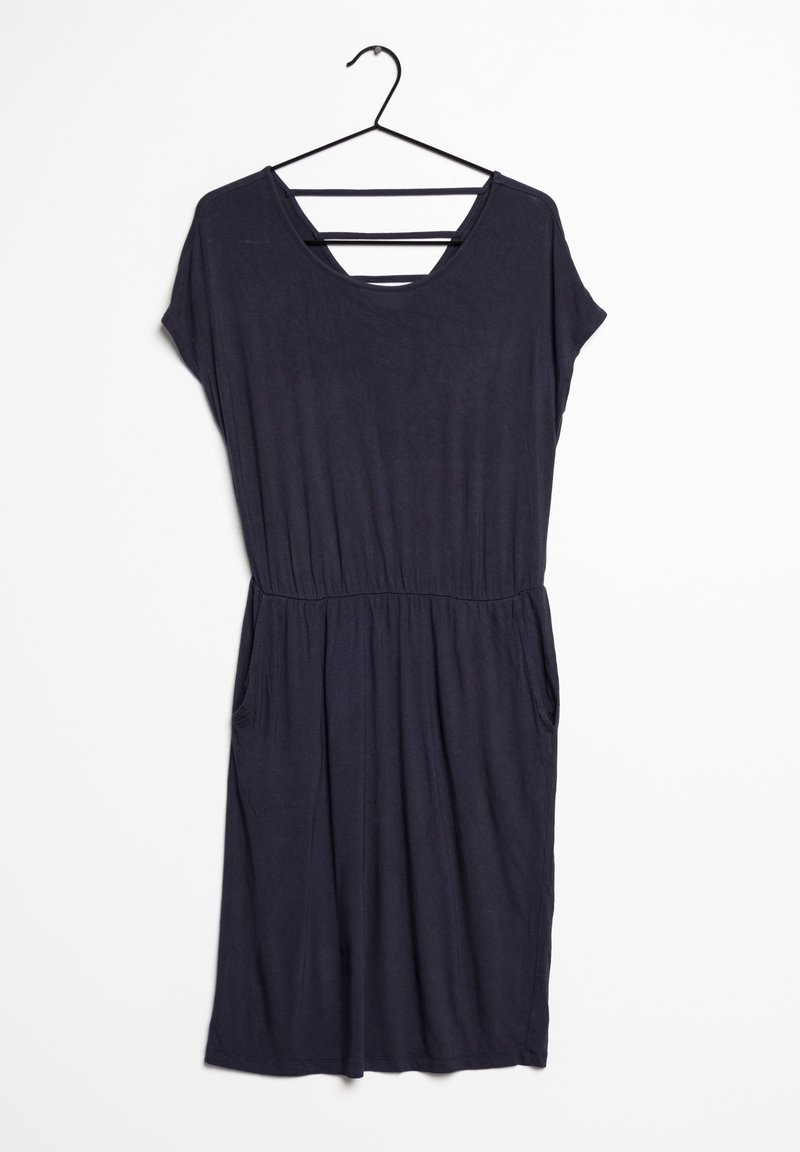 Mörkblå kortärmad klänning med V-ringning, elastisk midja, sidofickor och en lagerdesign på baksidan av banden, tillverkad av mjukt, lätt tyg.