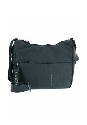 Sac messager gris foncé en tissu texturé. Dispose d'une fermeture zippée sur le dessus, d'une bandoulière réglable et d'une poche avant avec un détail de marque.