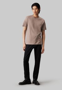 Calvin Klein MICRO LOGO - T-shirt basique - cinder