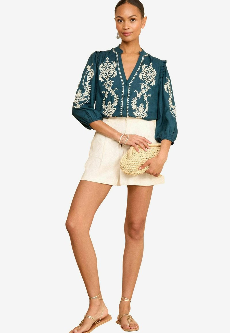 Love & Roses RUFFLE V NECK 3/4 SLEEVE - REGULAR FIT - Blusa - green