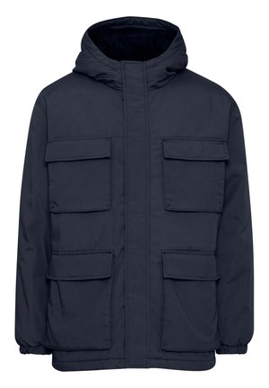 Giacca isolante blu navy con cappuccio, quattro tasche frontali con patta, polsini elastici e chiusura con zip. Tessuto liscio e design strutturato.