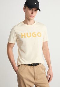 HUGO DULIVIO - Potiskana majica - light beige