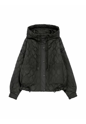 Czarna pikowana kurtka z kapturem, zapinana z przodu na zatrzaski, z dwoma dużymi przednimi kieszeniami, sznureczkami przy kapturze i dolnym brzegu oraz długimi rękawami.