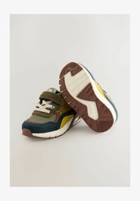 Nepasirinkta, green khaki