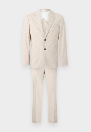 Beige herredragt med to-knaps blazer med hakkede revers, påsyede lommer og matchende bukser med lige ben.