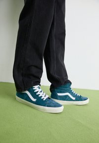SK8 HI UNISEX - Korkeavartiset tennarit - stargazer