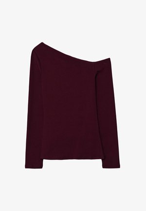 Burgundijska dolga majica s asimetričnim izrezom. Mehka tkanina, prilegajoča oblika in gladka tekstura brez vzorcev ali kovinskih detajlov.
