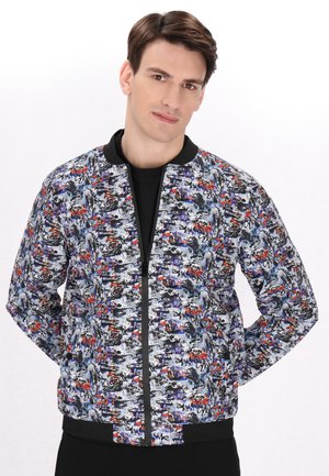 Bomberjakke med et levende multicolor grafisk print, sort rib-knit krave og manchetter, lavet af et glat stof med lynlås lukning.