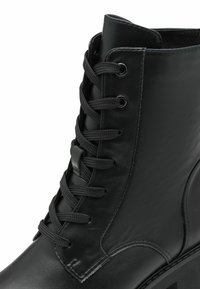 Marco Tozzi Stivaletti con plateau - black