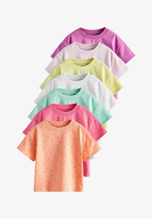Stivă de șase tricouri cu mânecă scurtă și guler rotund în culori pastel: portocaliu cu buline roz, roz, verde mentă, alb, galben deschis, roz deschis și mov.