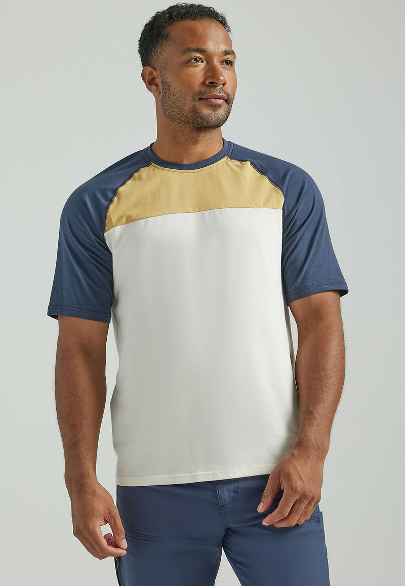 Wrangler SS HYBRID TEE Tshirt print babys breath/lichtgrijs