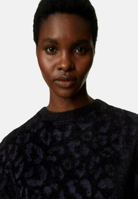Marks & Spencer ANIMAL PRINT COSY SWEATSHIRT granatowy melanż