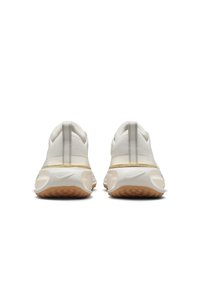 Nike Performance ZOOMX INVINCIBLE FK 3 - Chaussures de running sur route - beige, gold-coloured