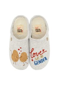 Las zapatillas grises cuentan con un forro suave, patatas de dibujos animados con brazos, corazones y el texto "el amor no tiene GÉNERO" en letras coloridas.