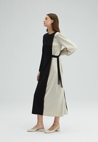 Touché Privé CONTRAST COLORED - Vestido informal - black