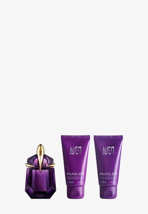 Bottiglia di profumo Alien di Mugler viola con tubetti abbinati di lozione corpo da 50 ml e latte doccia idratante.