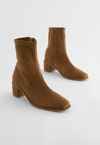 Next FOREVER COMFORT SOCK WIDE FIT - Klassiset nilkkurit - tan brown