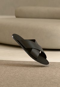 Ausgewählt, black