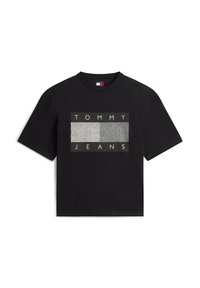 Camiseta de algodón negra con un gráfico rectangular que dice "TOMMY" y "JEANS" en blanco, con un fondo texturizado gris. Mangas cortas.