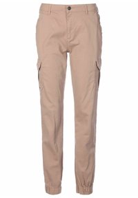 Beige cargobroek gemaakt van lichte stof, met zijzakken, een aansluitende boezem bij de enkels en een ritssluitingen met knoopsluiting.