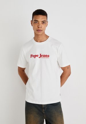 Bela bomba majica iz bombaža z rdečim grafičnim logotipom "Pepe Jeans" in "Portobello Rd W11" spredaj; kratki rokavi, oblikovanje s krožnim ovratnikom.