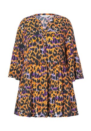 Farbenfrohes Kleid mit einem Design aus orangefarbenem, lila und schwarzem Tiermuster, mit einer durchgehenden Knopfleiste und weit ausgestellten Ärmeln. Rundhalsausschnitt.