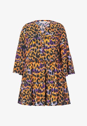 Vestido colorido con un diseño de estampado animal en naranja, púrpura y negro, con un cierre frontal de botones y mangas acampanadas. Cuello redondo.