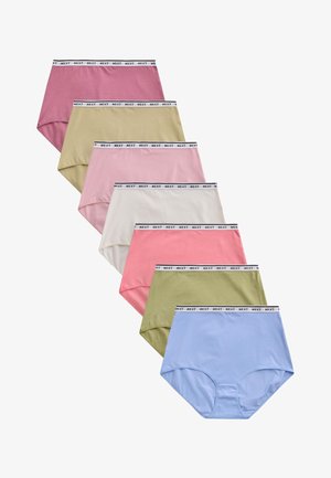 Sept culottes taille haute pour femmes en couleurs pastel avec des ceintures élastiques étiquetées "NEXT,", disposées en ligne diagonale.