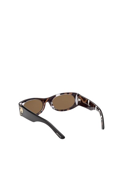 Sluneční brýle s želvovinovým rámem a hnědými skly. Jsou vybaveny černými stranami s zlatým logem. Stylové zakřivení a elegantní design.