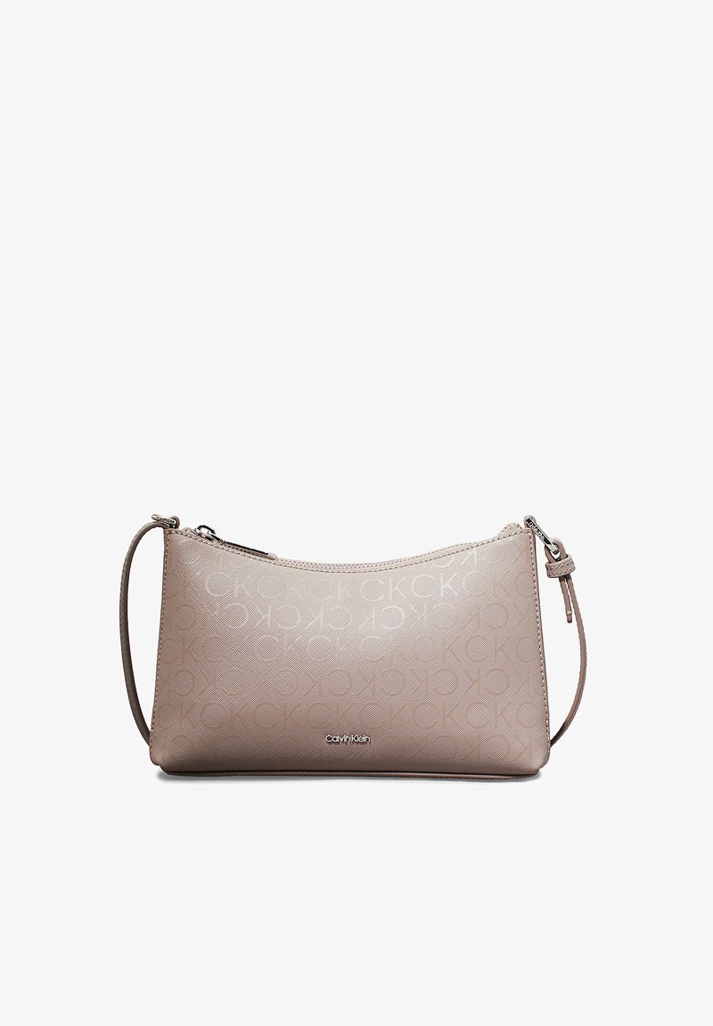 Calvin Klein MUST - Skuldertasker - cinder monogram pu