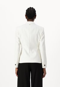 BOSS Blejzr - open white