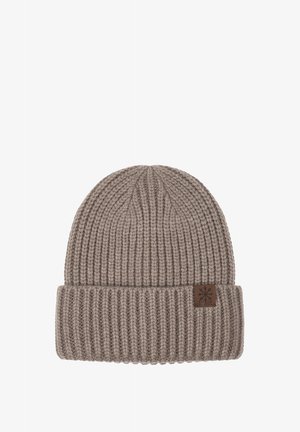 Knitted beanie in light brown with a ribbed texture and a folded cuff. Features a brown leather tag with a snowflake design.