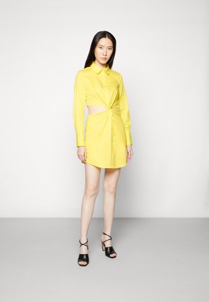 SOMETHINGNEW KOURTNEY MINI SHIRT DRESS  - Tričkové šaty - blazing yellow