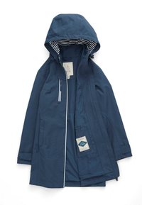 Niebieska wodoodporna kurtka z kapturem, białym zamkiem błyskawicznym i paskowanym wnętrzem. Posiada kieszenie boczne i metkę w wewnętrznej kieszeni.
