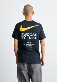 Nike Sportswear TEE - Apdrukāts T-krekls - black