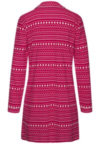 Haljina dugih rukava u svijetloružičastom materijalu s bijelim geometrijskim uzorcima, uključujući cik-cakove, točkice i zvjezdice raspoređene po cijelom dizajnu.