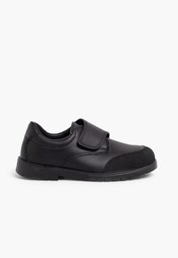 Chaussures noires en cuir synthétique avec une fermeture à bande Velcro. Présentent un embout texturé et une semelle en caoutchouc durable.