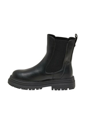 Botín de cuero negro hasta el tobillo con paneles laterales elásticos, una lengüeta y una suela de goma gruesa y texturizada con patrones de relieve profundos.