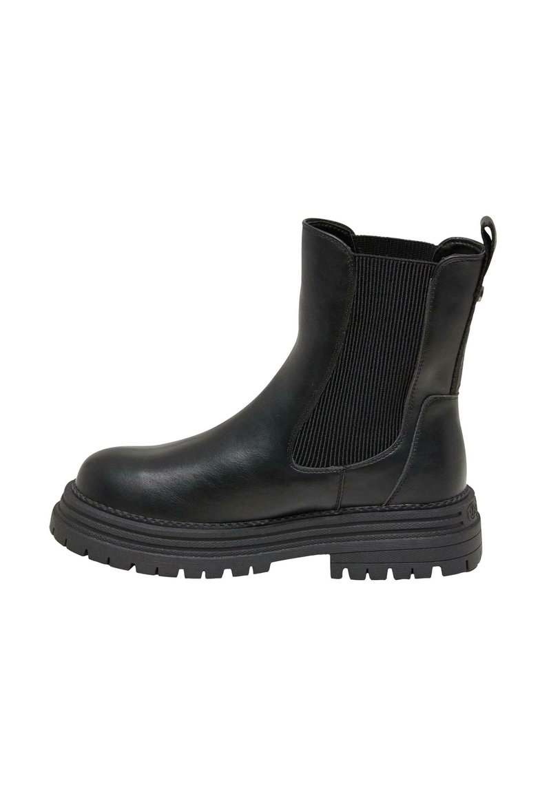 Černé kožené kotníkové boty s elastickými bočními panely, poutkem a silnou, strukturovanou gumovou podrážkou s hlubokým vzorem.