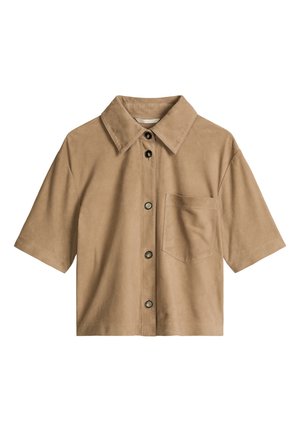 Chemise à manches courtes très courte avec grand col, boutons à l'avant et une seule poche poitrine, présentée sur un fond blanc.