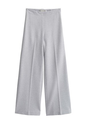 Φαρδύ παντελόνι σε ανοιχτό γκρι χρώμα με λείο ζωνάρι στη μέση και χωρίς ορατά κουμπώματα, κατασκευασμένο από απαλό, ρέον ύφασμα.