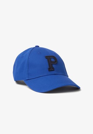 Cappellino da baseball blu con la lettera "P" ricamata in nero sul davanti, visiera curva e asole di ventilazione cucite.