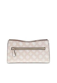 Pochette en simili cuir beige avec motif blanc, fermeture éclair en haut, poche zippée à l'avant et texture lisse. Accentuée par du matériel en métal argenté.