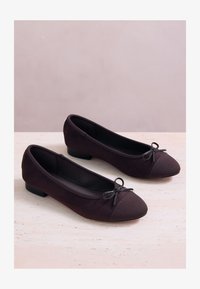Valgt, chocolate brown