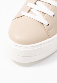 Tamaris Trainers - light taupe
