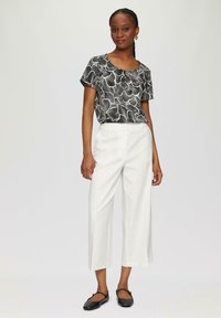 s.Oliver BLACK LABEL MET FIJN MOTIEF EN PLOOITJES - Bluse - schwarz