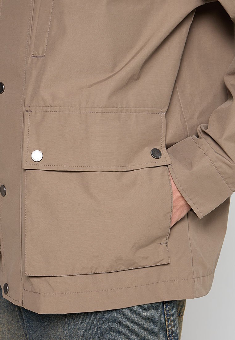 Leichte Jacke